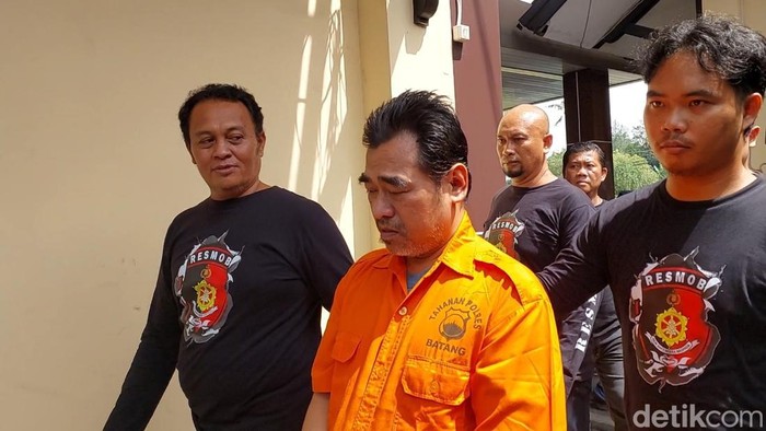 Pengasuh ponpes di Batang, Jateng cabuli dan perkosa belasan santriwati saat gelar kasus, Selasa (11/4/2023).