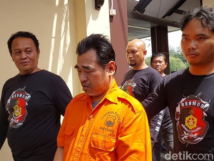 Pengasuh ponpes di Batang, Jateng cabuli dan perkosa belasan santriwati saat gelar kasus, Selasa (11/4/2023).