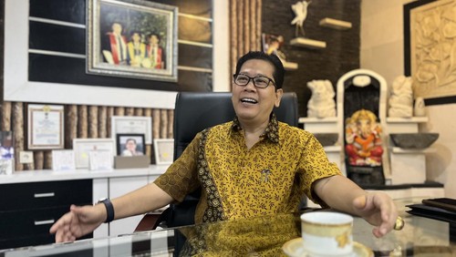 Pengamat Ekonomi Undiknas I Gede Sri Darma mengusulkan Bali membangun gedung 10-20 lantai untuk rumah sakit dan sekolah.