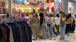 Berburu Baju Lebaran, Pengunjung Serbu Pusat Perbelanjaan di Bandung