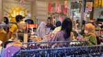 Berburu Baju Lebaran, Pengunjung Serbu Pusat Perbelanjaan di Bandung