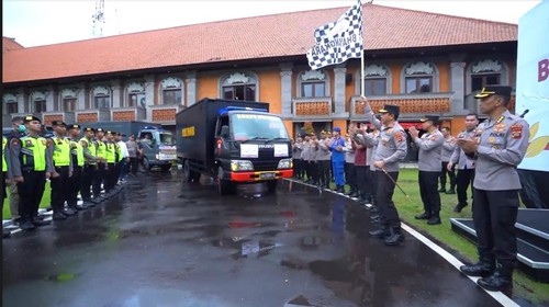 Polda Bali lepas ribuan paket sembako untuk disalurkan kepada masyarakat di bulan Ramadan. (Dok. Polda Bali)
