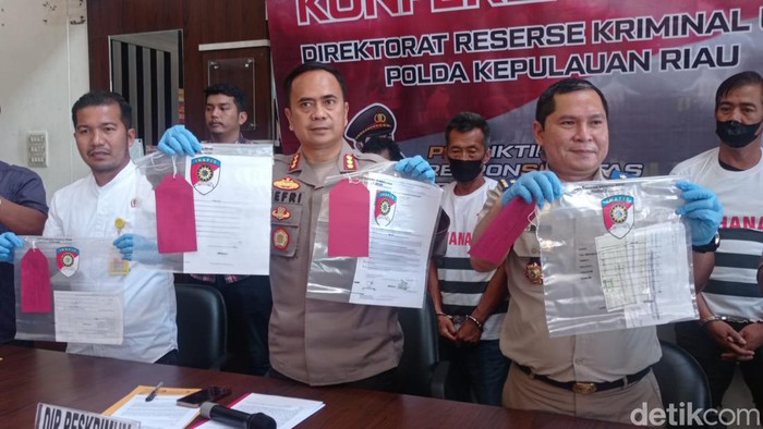 Polisi menangkap 5 orang pelaku penjualan kavling bodong di Kecamatan Sei Beduk, Kota Batam. (Alamudin Hamapu/detikSumut)