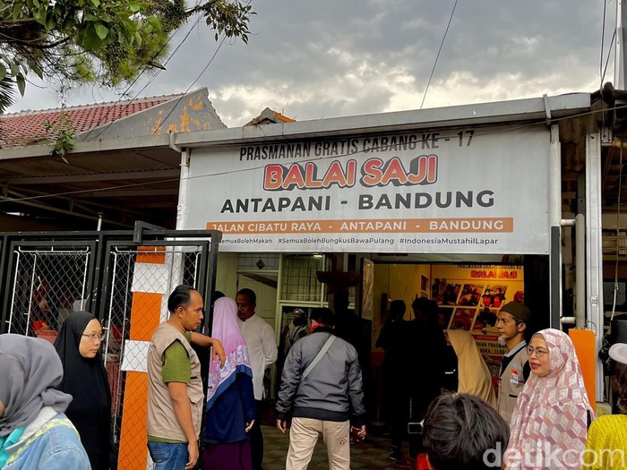 Prasmanan Gratis Balai Saji di Antapani yang selalu ramai pengunjung.