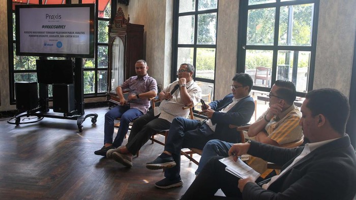 Praxis Cermati Kepuasan Pelayanan Publik dan Konsumsi Media Praxis Public Affairs Praxis menggelar diskusi dan pemaparan hasil survey bertemakan Persepsi dan Harapan Masyarakat terhadap Pelayanan Publik, Kualitas Pemimpin Eksekutif, Legislatif, dan Konten Media di Jakarta, Senin (10/4/2023).