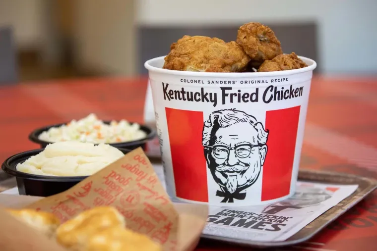 Pria Ini Rela Keliling Dunia, Demi Cicip Ratusan Menu KFC di Berbagai Negara