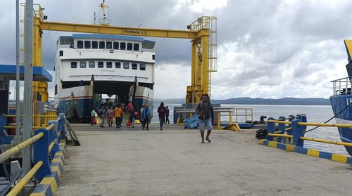 PT ASDP Bolok, Kupang, Nusa Tenggara Timur (NTT) menutup sebagian rute pelayaran laut akibat cuaca buruk.