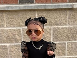 8 Foto Bocil 2 Tahun yang Gayanya Seperti Orang Dewasa, Ibunya Dikritik