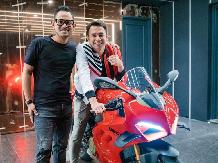 Brum! Raffi Ahmad Dikasih Motor Senilai Miliaran Rupiah dari Juragan 99