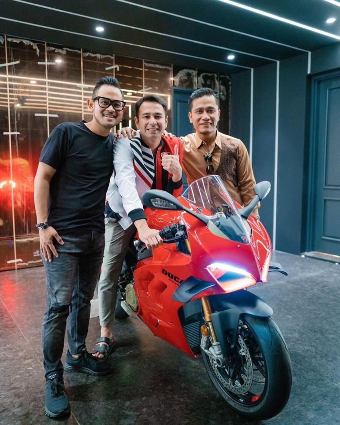 Raffi Ahmad dan Juragan 99 Raffi Ahmad dan Juragan 99