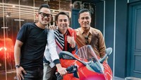 Ternyata Raffi Ahmad memang sudah lama memimpikan memiliki Ducati Panigale V4s. Foto: Instagram
