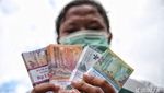 Ratusan Warga Antre Penukaran Uang di Jakarta