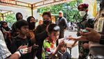 Ratusan Warga Antre Penukaran Uang di Jakarta