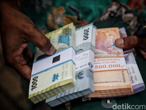 Sulitnya Tukar Uang Baru di BI Bikin Warga Pilih Kena Biaya Admin 10 Persen