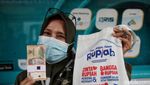 Ratusan Warga Antre Penukaran Uang di Jakarta