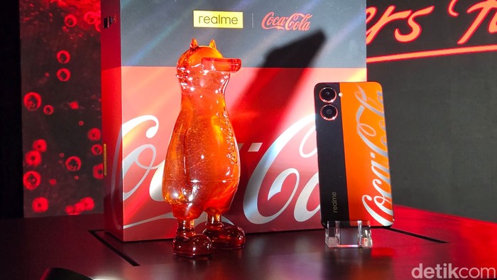 Realme 10 Pro 5G Coca-Cola Edition