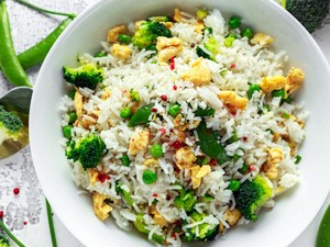 Resep Nasi Goreng Sayuran dan Telur yang Bernutrisi untuk Sarapan