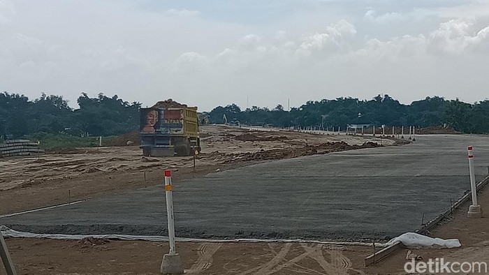Ruas Tol Jogja-Solo di Polanharjo Klaten Dikebut Sambut Mudik. Foto diambil Selasa (11/4/2023). Ruas Tol Jogja-Solo di Polanharjo Klaten Dikebut Sambut Mudik. Foto diambil Selasa (11/4/2023).