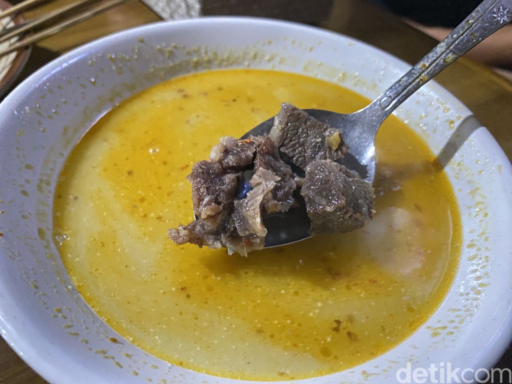 Sate Galunggung, tempat makan sate legendaris di Pangandaran sejak tahun 1976.