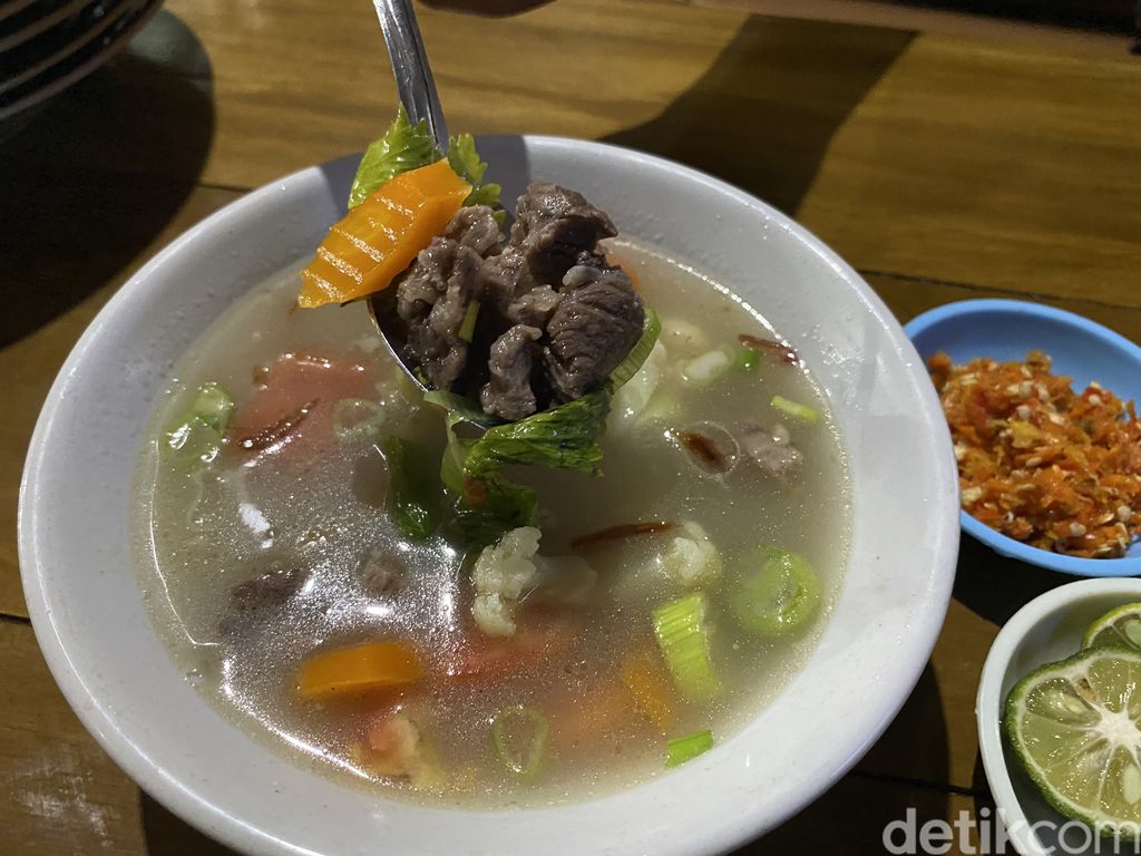 Sate Galunggung, tempat makan sate legendaris di Pangandaran sejak tahun 1976.