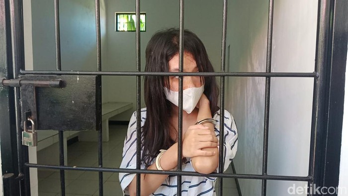 Selebram asal Bengkulu yang pamer kemaluan di Instagram segera disidang.