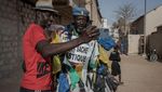 Semangat Manusia Plastik Lawan Pencemaran Lingkungan di Senegal