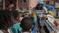 Modou telah menjadi Manusia Plastik sejak tahun 2011. Dia mendirikan asosiasi lingkungan, yang disebut Clean Senegal, yang meningkatkan kesadaran melalui kampanye pendidikan dan mendorong penggunaan kembali dan daur ulang.
