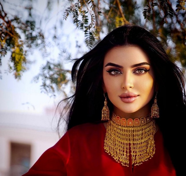 Inilah wajah cantik khas Arab wanita 29 tahun itu. Foto: dok. Instagram
