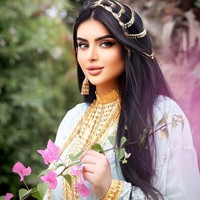 Sheikha Mahra adalah adalah putri dari penguasa Dubai Sheikh Mohammed bin Rashid al-Maktoum. Sheikh Mana diketahui masih memiliki hubungan keluarga dengan keluarga kerajaan Dubai, yakni masih bersepupu dengan Sheikha Mahra.Foto: dok. Instagram