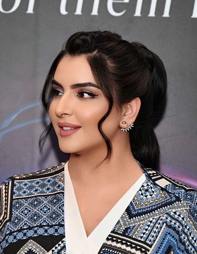 Meski telah mengumumkan pernikahan, tidak ada foto pernikahan keduanya. Di Instagram mereka masing-masing hanya memajang foto sendiri. Foto: dok. Instagram