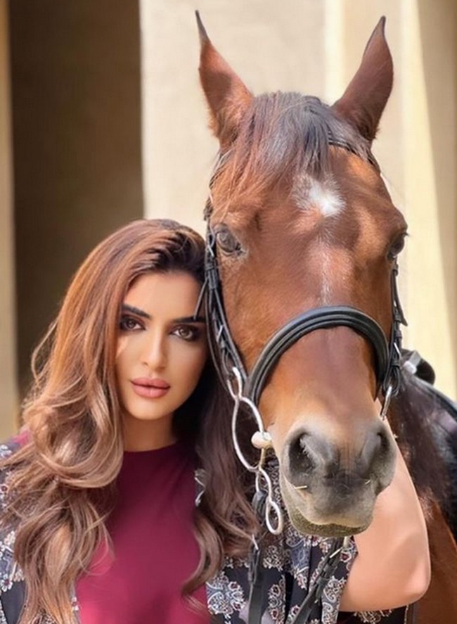 Layaknya bangsawan lainnya, Sheikha juga hobi berkuda. Di Instagramnya, dia menunjukkan koleksi kuda kesayangannya. Foto: dok. Instagram