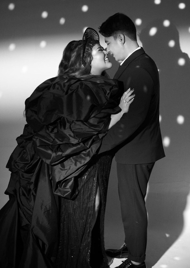 Setelah berumah tangga, keduanya memilih berbisnis bersama dan kini Shindy dan suaminya telah sukses menjadi bos kosmetik. Foto: Instagram/@rendyshindy_samuel