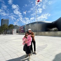 Konten Shindy dan Rendy yang kerap dibagikan ke media sosial juga berhasil mencuri perhatian. Tak sedikit yang kagum melihat Shindy dan suami yang tetap romantis meski penampilan Shindy kini sudah berbeda jauh dari penampilannya saat menikah. Foto: Instagram/@rendyshindy_samuel