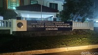 Ada beberapa yang ditangkap, di antaranya pejabat Balai DJKA Jateng, pejabat pembuat komitmen/PPK proyek pekerjaan perkeretaapian, dan pihak swasta, kata Kabag Pemberitaan KPK Ali Fikri kepada wartawan, Selasa (11/4). Saat ini pihak-pihak yang ditangkap masih di dalami keterangannya. KPK segera menentukan sikap setelah 1 x 24 jam, kata Ali. Foto: Afzal Nur Iman/detikJateng