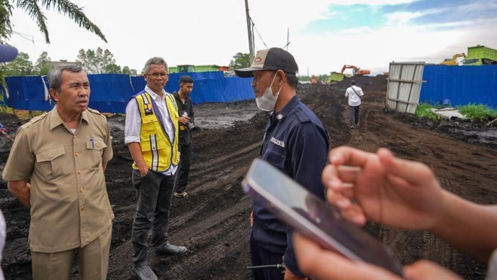 Syamsuar saat sidak perusahaan batu bara (dok Diskominfotik Riau)