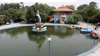 Pemandangan sebuah restoran yang ditutup oleh Taliban di provinsi Herat, Afghanistan barat, Senin (10/4/2023). Taliban telah melarang keluarga dan perempuan untuk mengunjungi restoran yang memiliki taman atau ruang terbuka hijau.  