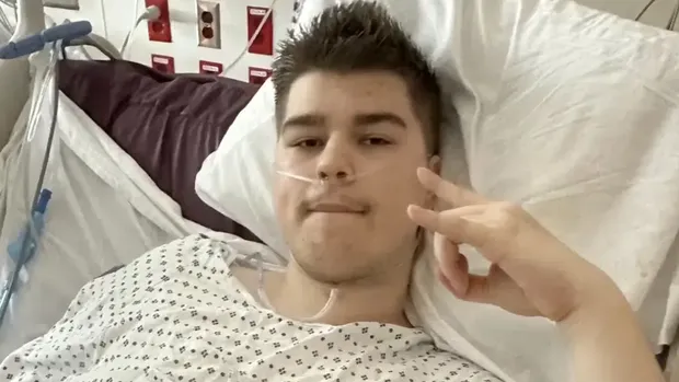 YouTuber Tanner Cook ditembak di bagian perut karena prank yang dilakukannya. Dia sampai harus mendapatkan perawatan di rumah sakit karenanya.