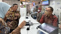 Selama libur Hari Raya dari tanggal 19-25 April 2023, Bank BTN cabang konvensional tetap membuka layanan operasional terbatas, diantaranya transaksi yang tidak berkaitan dengan kliring (termasuk pembukaan rekening, setoran/angsuran KPR dan penerbitan kartu ATM. Kantor cabang yang beroperasi terbatas tersebut mayoritas berlokasi di ibu kota atau kota besar di setiap provinsi dengan jam layanan 08.00-15.00 setiap hari, sementara saat hari raya Idul Fitri beroperasi hingga pukul 11.30.