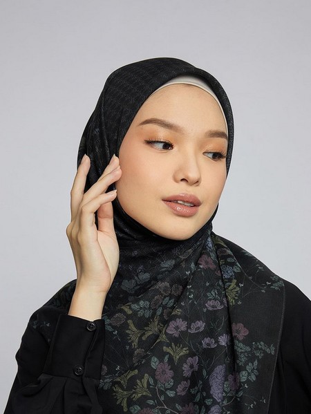 8 Tips Hijab yang Bikin Wajah Tirus, Tidak Terlihat Chubby
