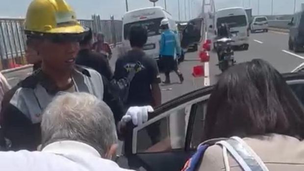 2 Mobil Terlibat Kecelakaan di Tol Suramadu
