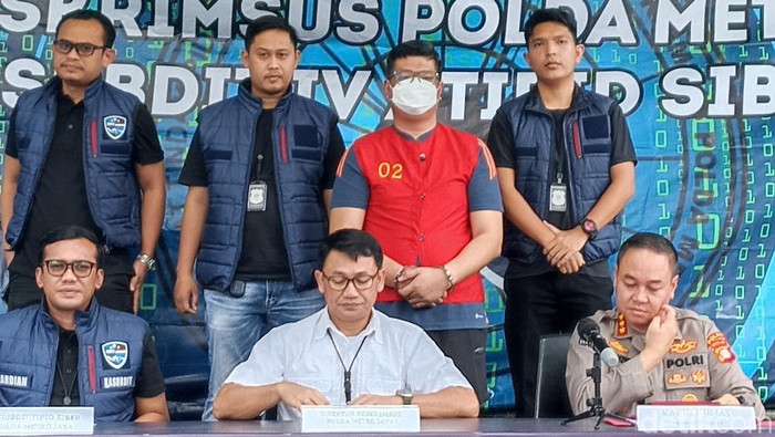 Iman Mahlil Lubis, penyebar QRIS amal palsu di 38 masjid dan bank di Jakarta hingga Tangsel.