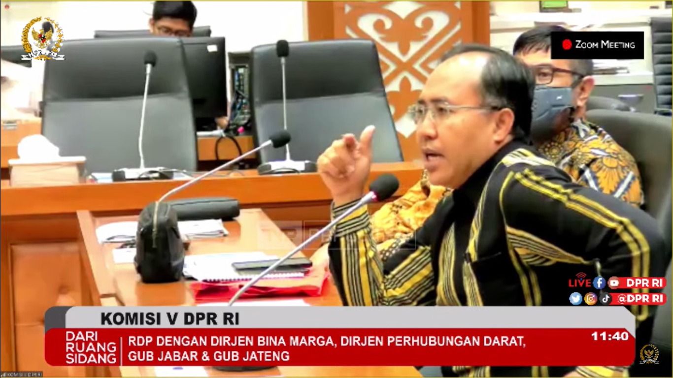 Anggota Komisi V DPR Suryadi Jaya Purnama mengkritik pertambahan jalan tol yang melampaui penambahan jalan umum (Tangkapan layar Youtube Parlemen)
