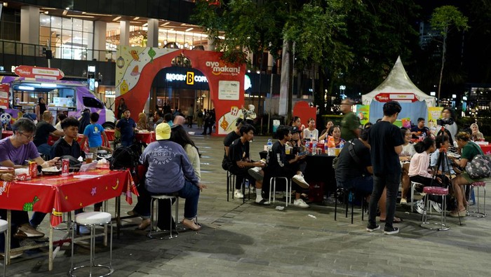 Momentum bulan suci Ramadan jadi momen untuk mempererat tali silaturahmi antar sesama. Sambil ngabuburit dan menikmati senja di Senayan ini salah satunya spotnya. Udah coba?
