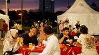 Ayomakan sebagai platform digital pemesanan makanan, direktori referensi tempat makan, dan review kuliner di bawah naungan PT Esensi Solusi Buana (ESB) turut memeriahkan momen buka puasa bersama di bulan suci ini.