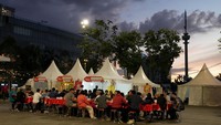 Momentum buka puasa bersama tentunya akan lebih sempurna jika dilengkapi dengan hidangan favorit dan suasana yang mendukung. Seperti di salah satu sudut Senayan ini.