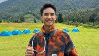 Ini adalah foto terbaru Devano Danendra. Devano memang ingin mengembalikan dirinya yang dulu sebagai cowok yang murah senyum. Akan tetapi, saat dirinya fokus memperbaiki diri cobaan kerap datang. Foto: dok. Instagram Devano Danendra