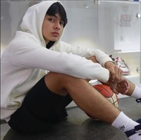 Fattah Syach lahir pada 11 April 2005. Kini usianya sudah menginjak 18 tahun. Semakin dewasa penampilan Fattah pun makin mencuri perhatian karena paras tampan yang dimilikinya. Foto: Instagram/@fattahsyach