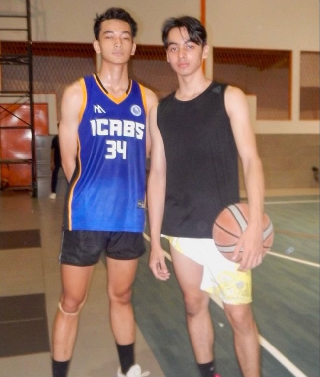 Seperti sang ayah, Fattah rupanya juga sudah terjun ke dunia entertain. Dalam salah satu film yang dibintanginya, Fattah beradu peran dengan Aliando Syarief dan beberapa artis muda lainnya. Foto: Instagram/@fattahsyach