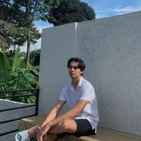 Fattah Syach rupanya juga merupakan keponakan dari Duta Sheila On 7. Sang bunda, Ananda Lontoh diketahui memiliki hubungan kakak-adik dengan istri Duta, Adelia Lontoh. Foto: Instagram/@fattahsyach