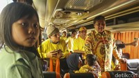 Di sisi lain, Airlangga berpesan agar peserta mudik tetap berhati-hati mencegah penularan COVID-19. Meskipun Indonesia sudah terlepas dari belenggu pandemi.  